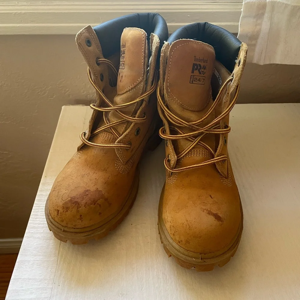Timberlands Boots - Picture 2 of 3